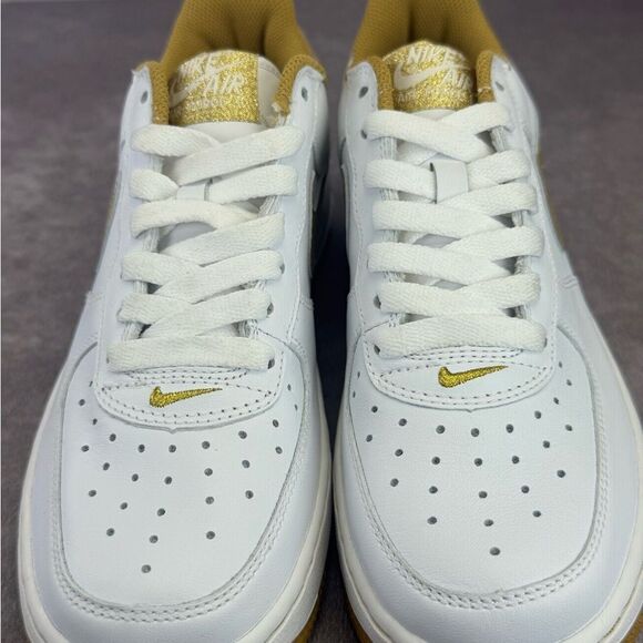 Nike Women’s Air Force 1 White and Gold Sneakers NEW 7 SAMPLE/PROTOTYPE - Picture 5 of 11